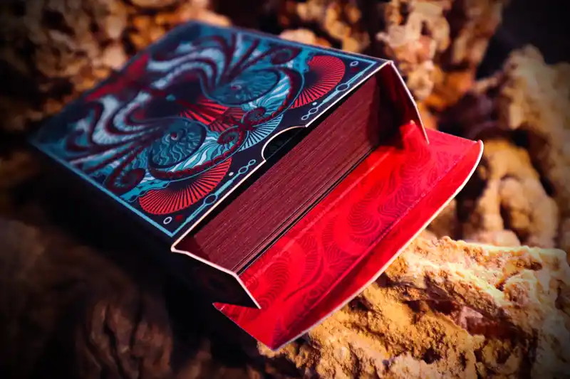 Both Atlantis & Helike decks are available in version with dark red matte edges.